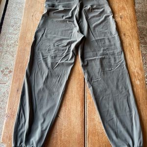 Vuori Daily Joggers Color Oregano Size Large